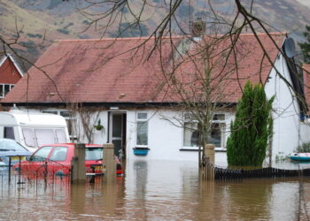 Major benefits of hiring a water damage Restoration Company