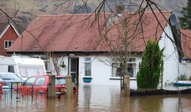 Major benefits of hiring a water damage Restoration Company
