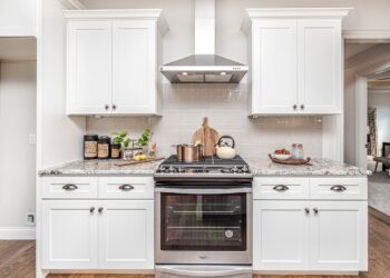 Using High Quality Products For Modern Kitchen Cabinets