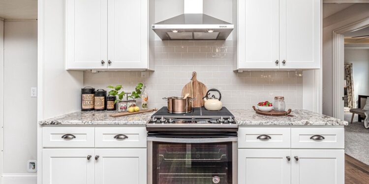 Using High Quality Products For Modern Kitchen Cabinets