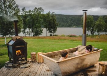 The Various Benefits of Bathing in Wood Fired Hot Tubs
