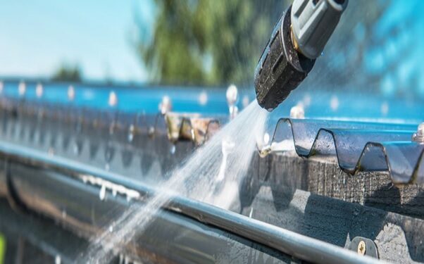 5 Signs Your Roof Would Benefit from Pressure Washing (Professional Advice)