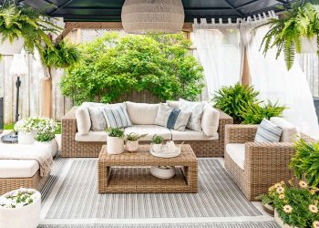 How to Use Vertical Space for Garden and Patio Decor