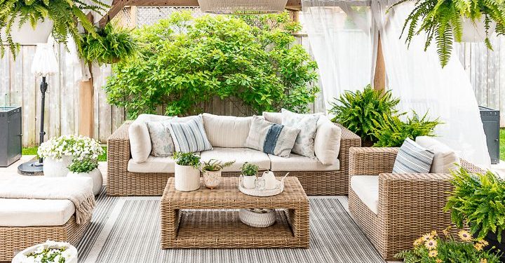 How to Use Vertical Space for Garden and Patio Decor